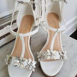 Jasmin Gently Worn White Wedge with Flower Toe Size 8.5